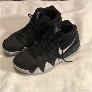 Kyrie 4 Basketball shoes